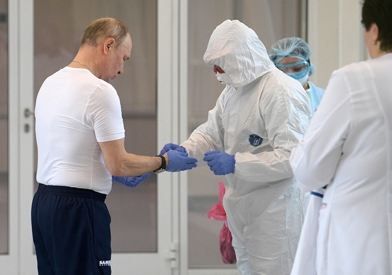 Video: Putin Dons Hazmat to Visit Coronavirus Patients